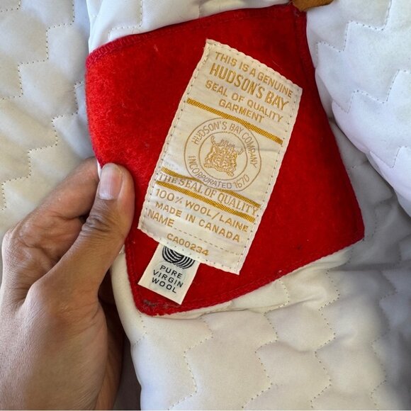RARE Vintage Hudson’s Bay Red Wool with Floral Embroidered Hooded Coat - Picture 10 of 14